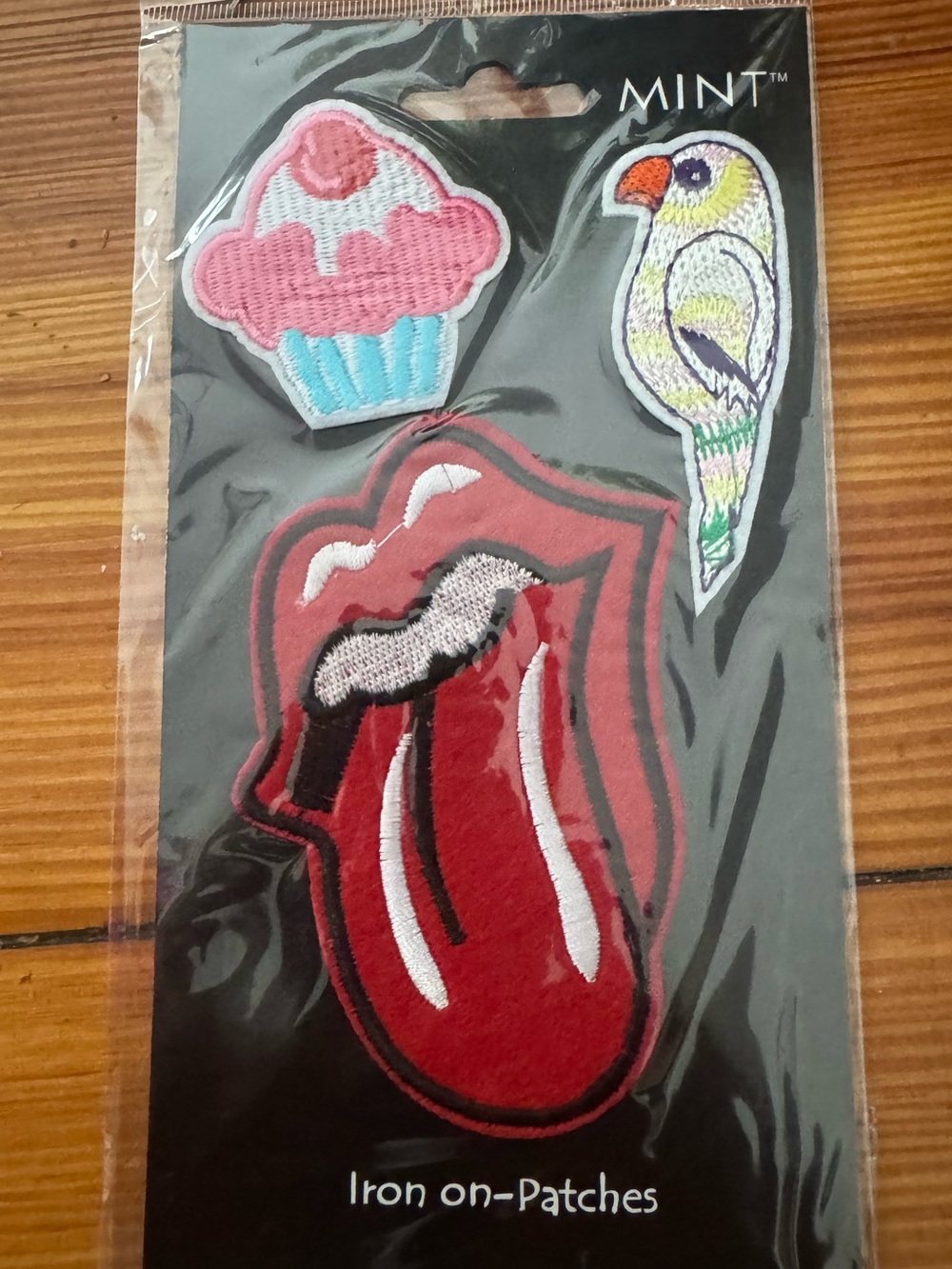 #3 Iron on Patch 🧁🦜💋👅